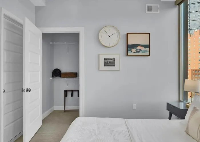 Cozysuites Spacious 2br, Ppg Paints Arena, Pitts
