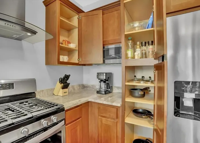 Cozysuites Spacious 2br, Ppg Paints Arena, Pitts Apartment *