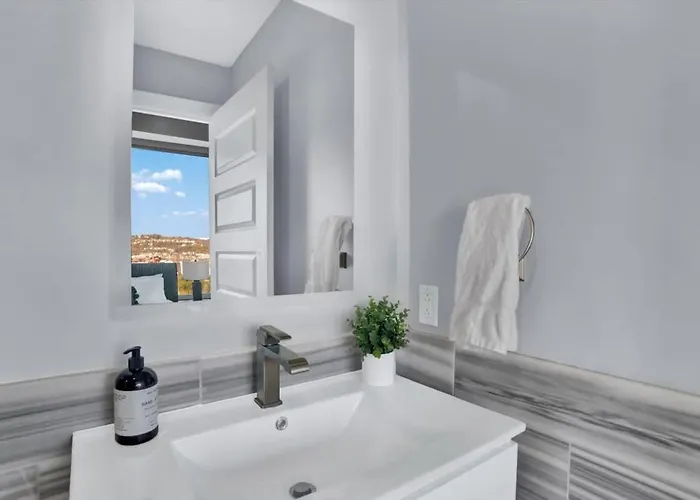 Cozysuites Spacious 2br, Ppg Paints Arena, Pitts Pittsburgh
